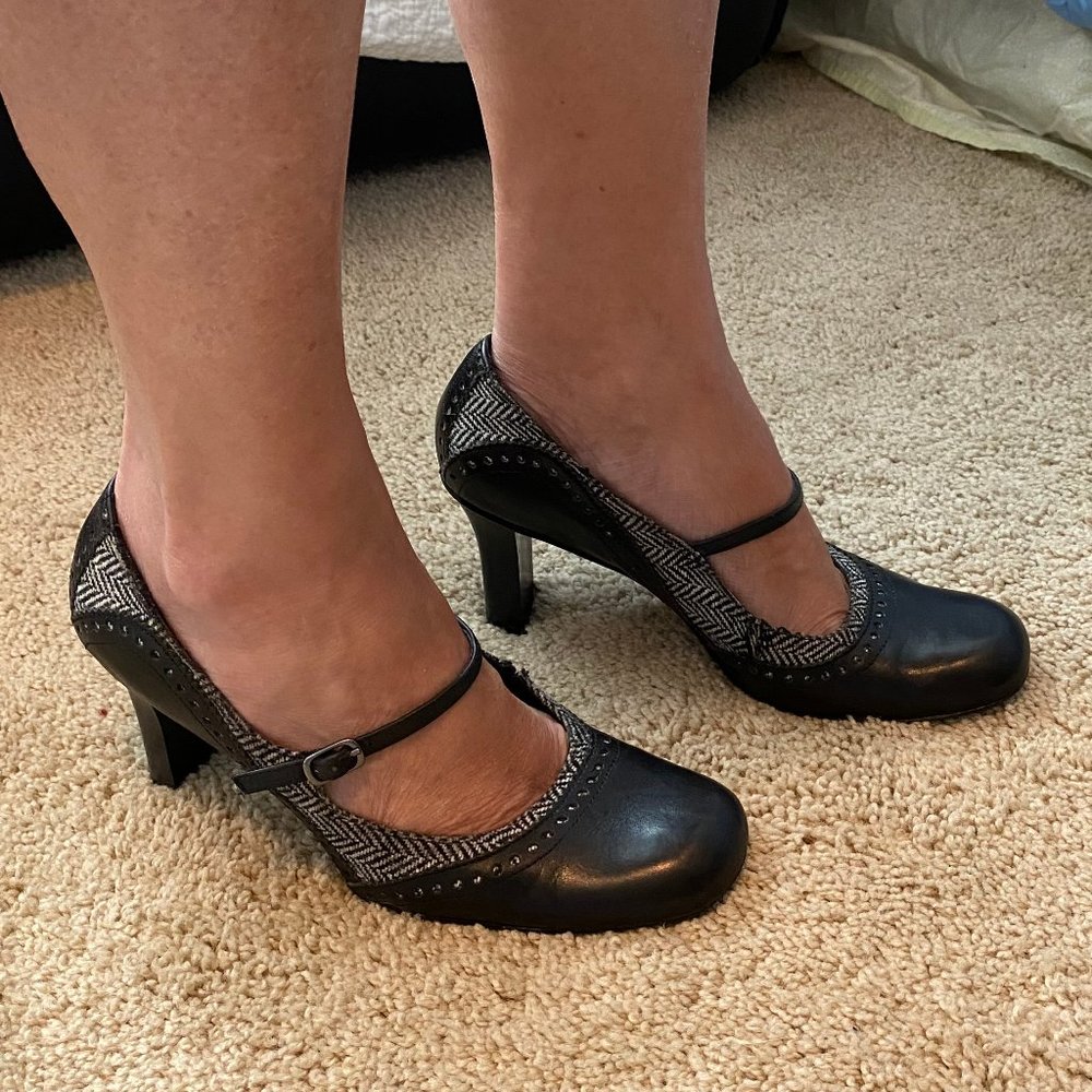 Apt. 9 Knit Buckle Heel